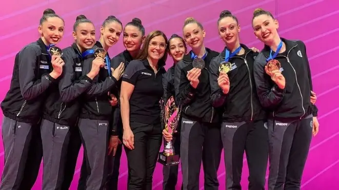 La azzurre della ritmica con l'allenatrice Emanuela Maccarani (al centro). Agnese Duranti è la seconda la destra