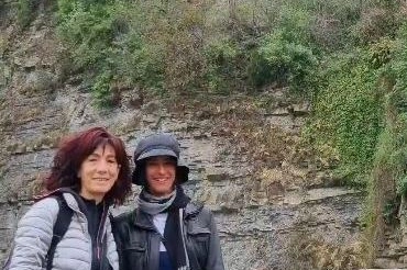 Rosa Corallo e Veronica Malini, entrambe sui 50 anni, entrambe residenti a Lecco, durante una gita a luglio con il cane di Malini
