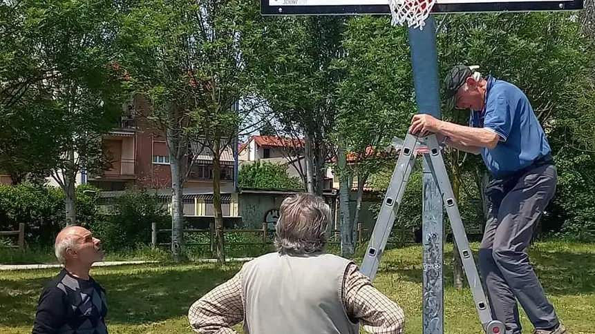 Al Parco Ghezzi  canestri nuovi  per il basket