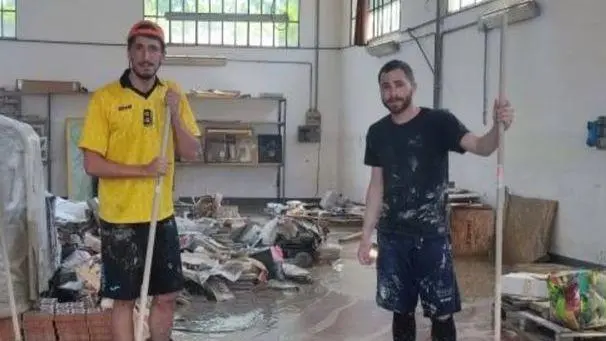 Farina, lievito e solidarietà Un aiuto agli alluvionati Farina, lievito e solidarietà Un aiuto agli alluvionati