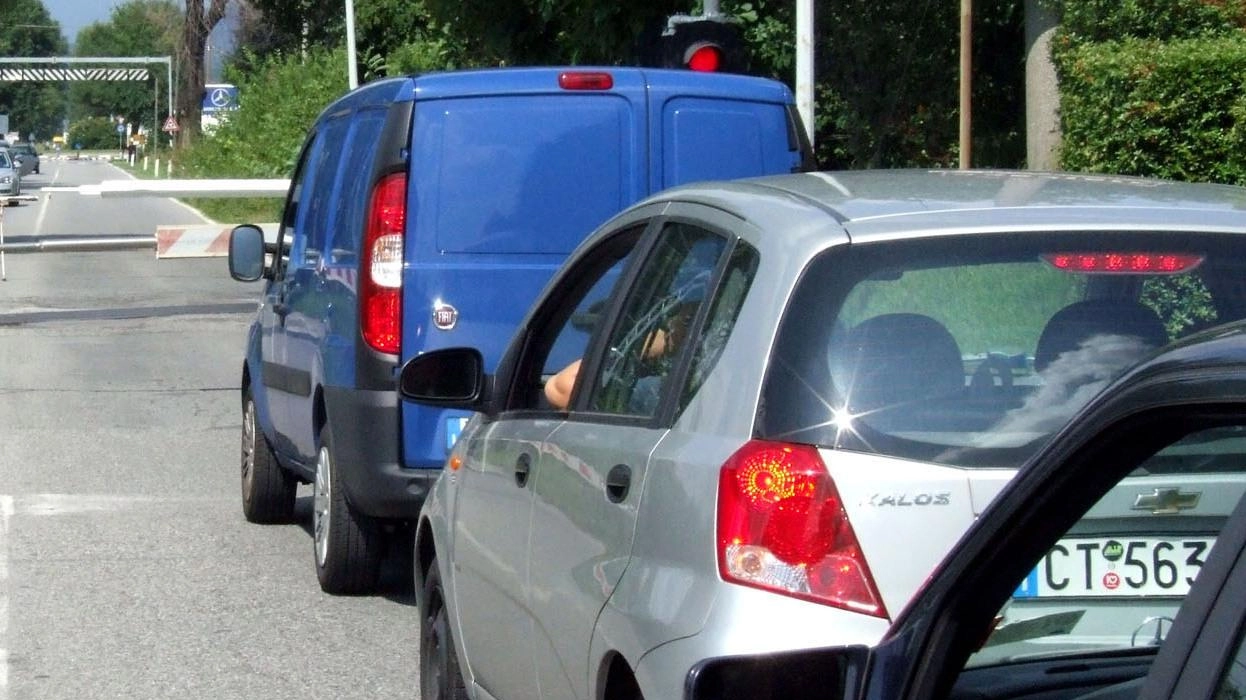 Giorni di caos e traffico per i cantieri di due passaggi a livello Giorni di caos e traffico per i cantieri di due passaggi a livello