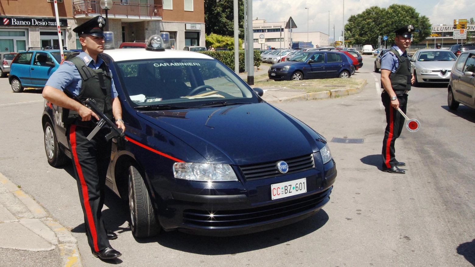 I carabinieri hanno effettuato posti di blocco per intercettare i rapinatori