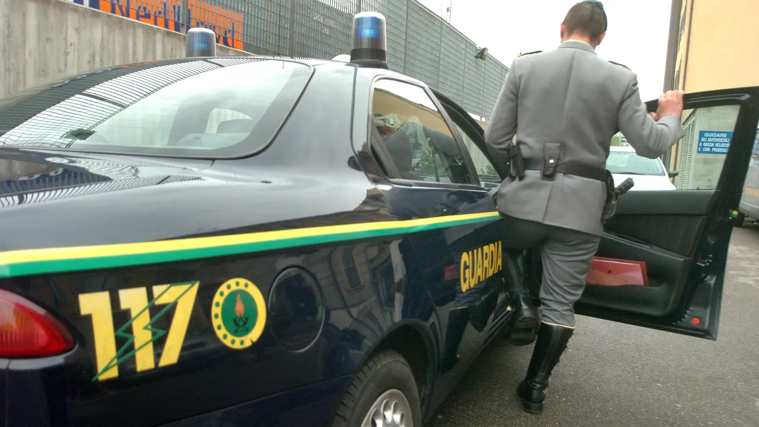 La confisca da parte della guardia di Finanza (immagine di repertorio) La confisca da parte della guardia di Finanza (immagine di repertorio)