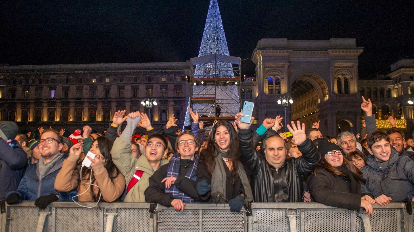 Una foto di Capodanno in piazza a Milano