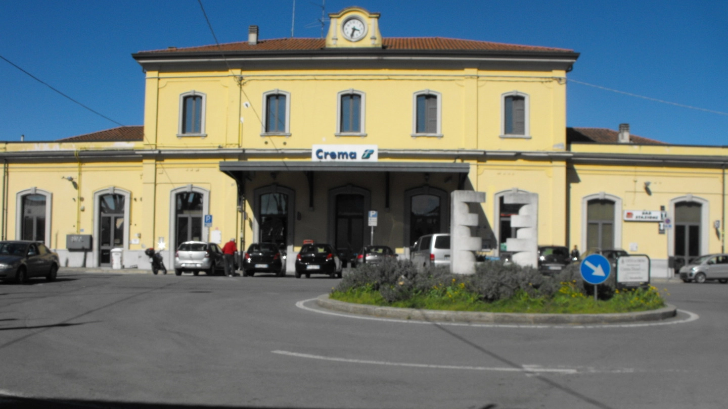 Il piazzale della stazione Il Comune di Crema vorrebbe acquistare l’area con l'aiuto di privati