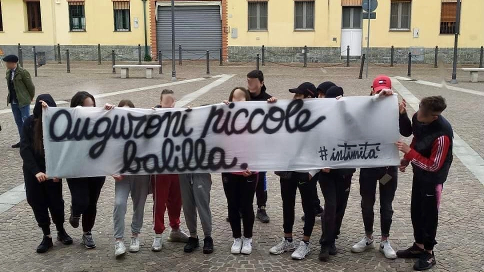 Lo striscione riportato sul profilo Facebook dei Sentinelli di Milano