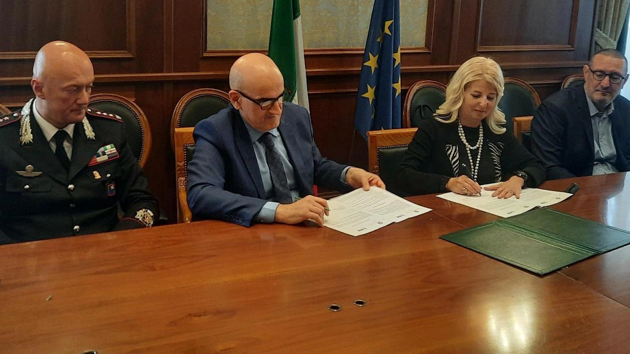 Telecamere sui bus della Star. Protocollo con la Prefettura Telecamere sui bus della Star. Protocollo con la Prefettura
