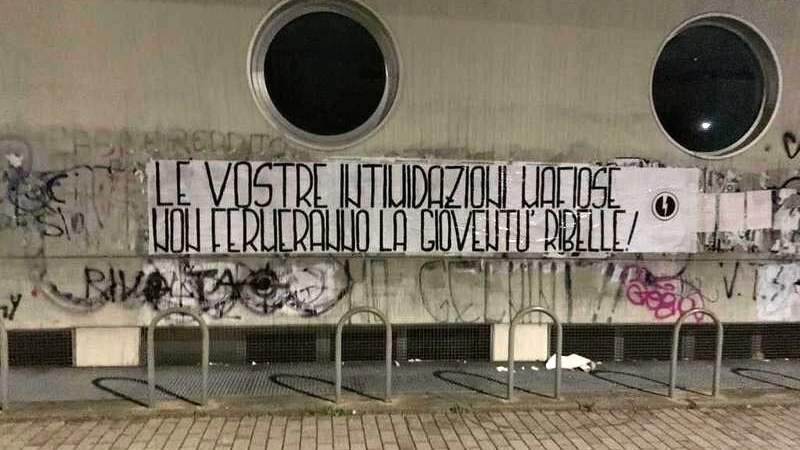 Lo striscione del Blocco Studentesco a Brescia