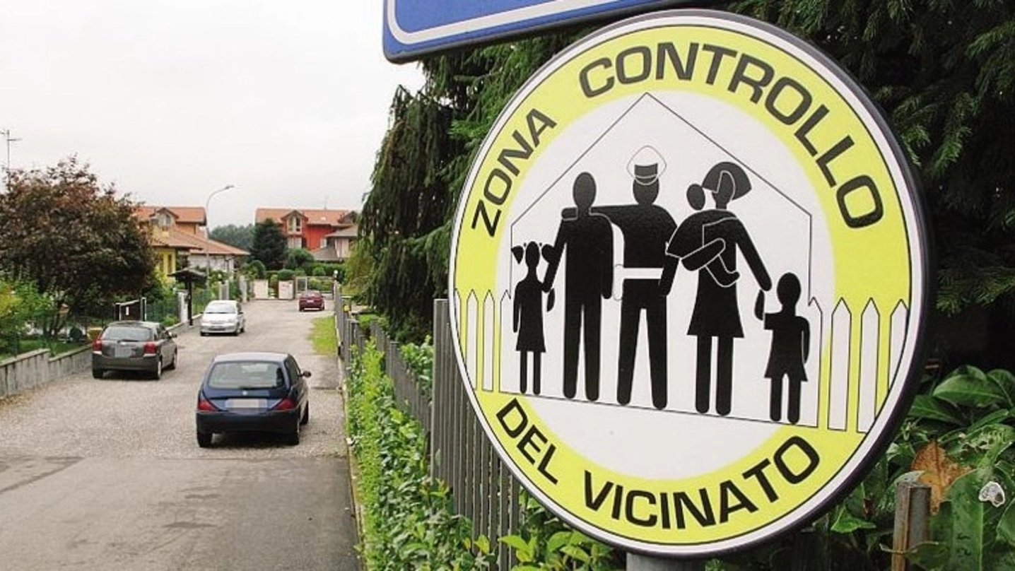 Il cartello che indica il «controllo del vicinato»