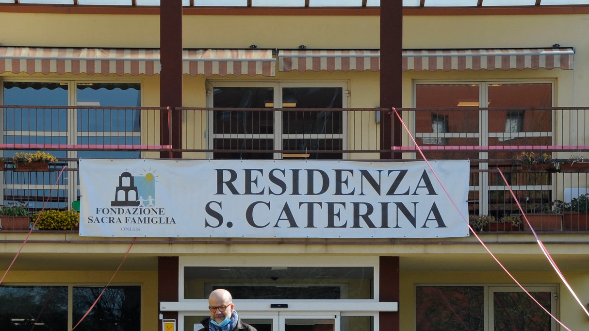 Allarme alla residenza Santa Caterina di via Di Vittorio a Settimo Milanese