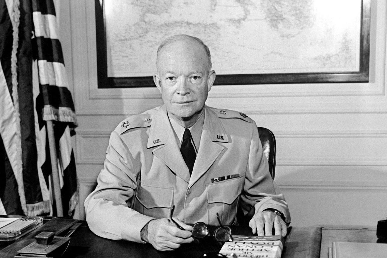 1957 - Eisenhower chiede scusa per un episodio razzista