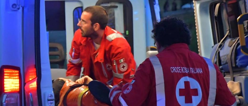 Pavia, incidente nella notte tra auto e scooter: grave 40enne