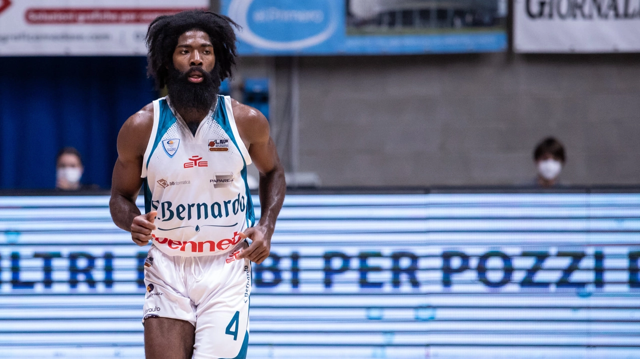 Pallacanestro Cantù, risolto il contratto con il giocatore No vax Robert Johnson
