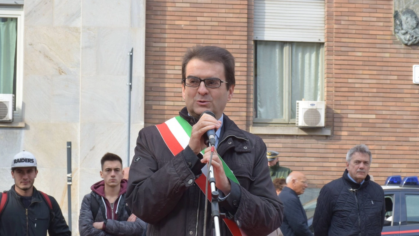 Il sindaco Massimo Depaoli, 55 anni