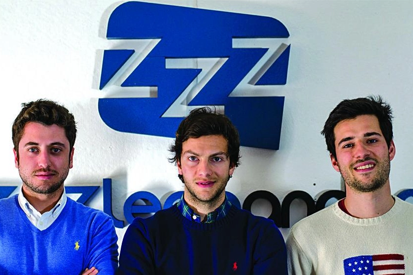 IDEE Nicolas Montonati Alberto Porzio, Matteo Anthony Destantini i fondatori di «ZZZleep and go»; sopra l’esterno e gli interni delle capsule