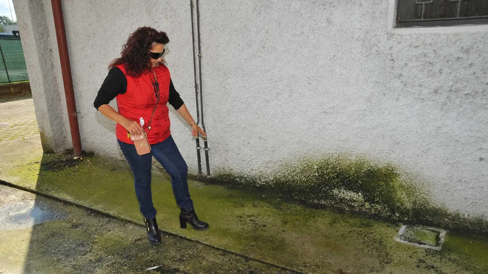 Infiltrazioni e rischio di crolli Evacuati da una casa Aler Infiltrazioni e rischio di crolli Evacuati da una casa Aler