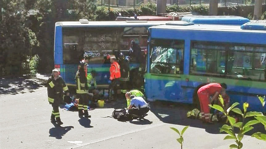 La tragedia è avvenuta alla stazione degli autobus di Gazzaniga