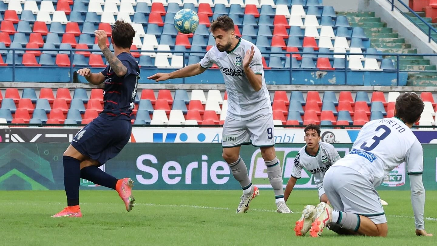 La squadra, danalino di coda della serie B, in Umbria deve conquistare il risultato necessario per dimostrare di potercela fare