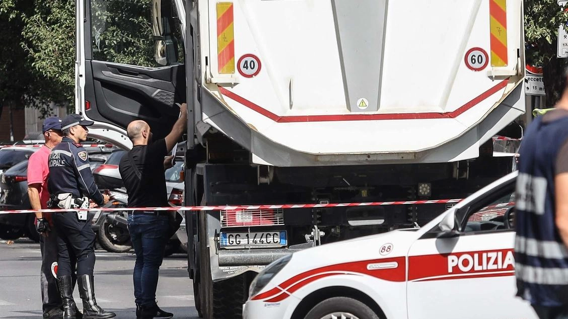 Camion, obbligo di segnalare l’angolo cieco
