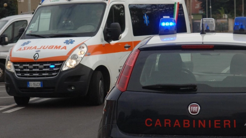 Ambulanza e carabinieri