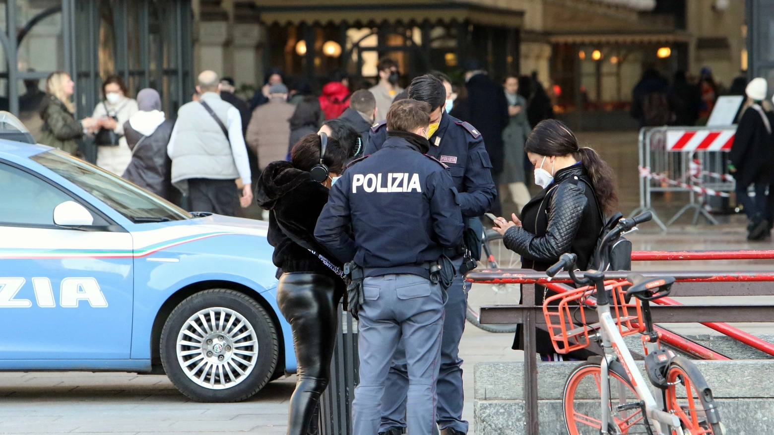 Polizia in Duomo a Milano