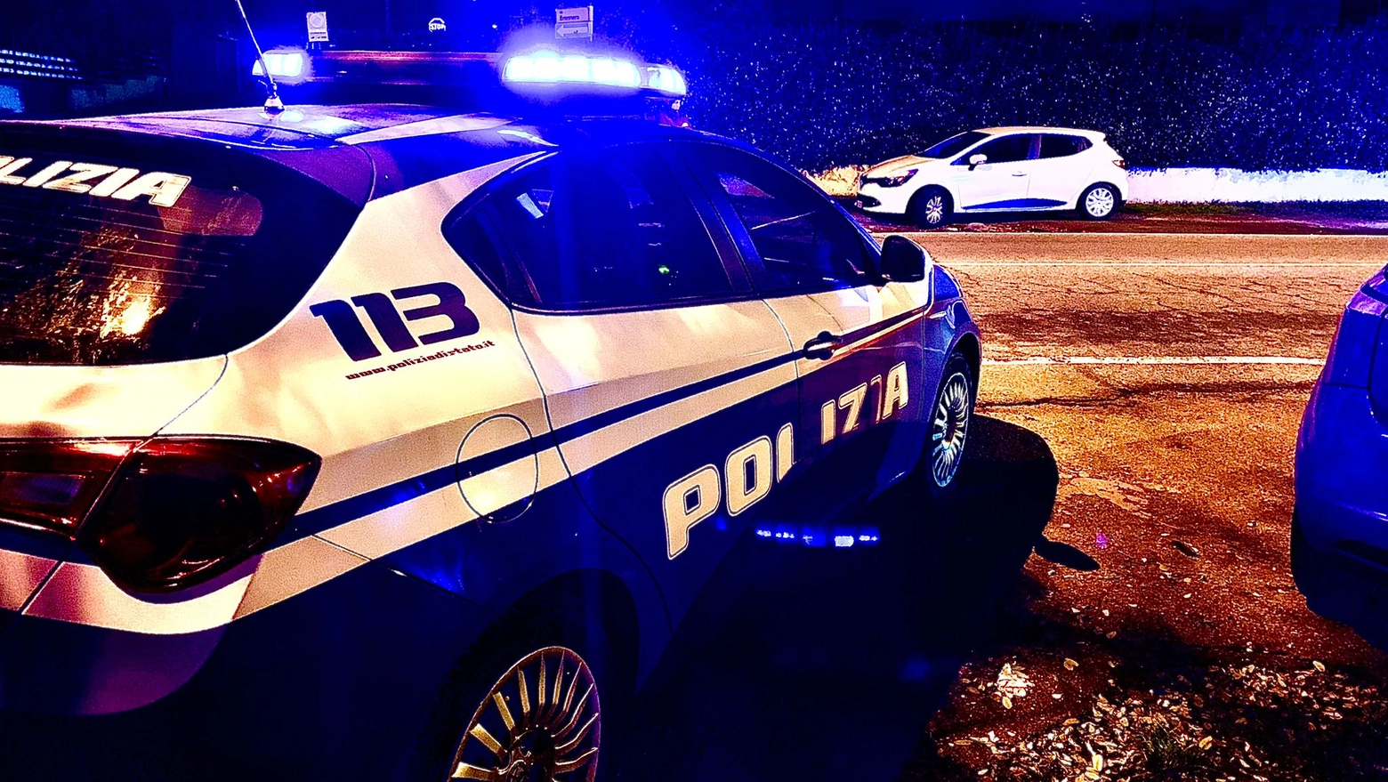 Una Volante della Polizia (foto di repertorio) Una Volante della Polizia (foto di repertorio)