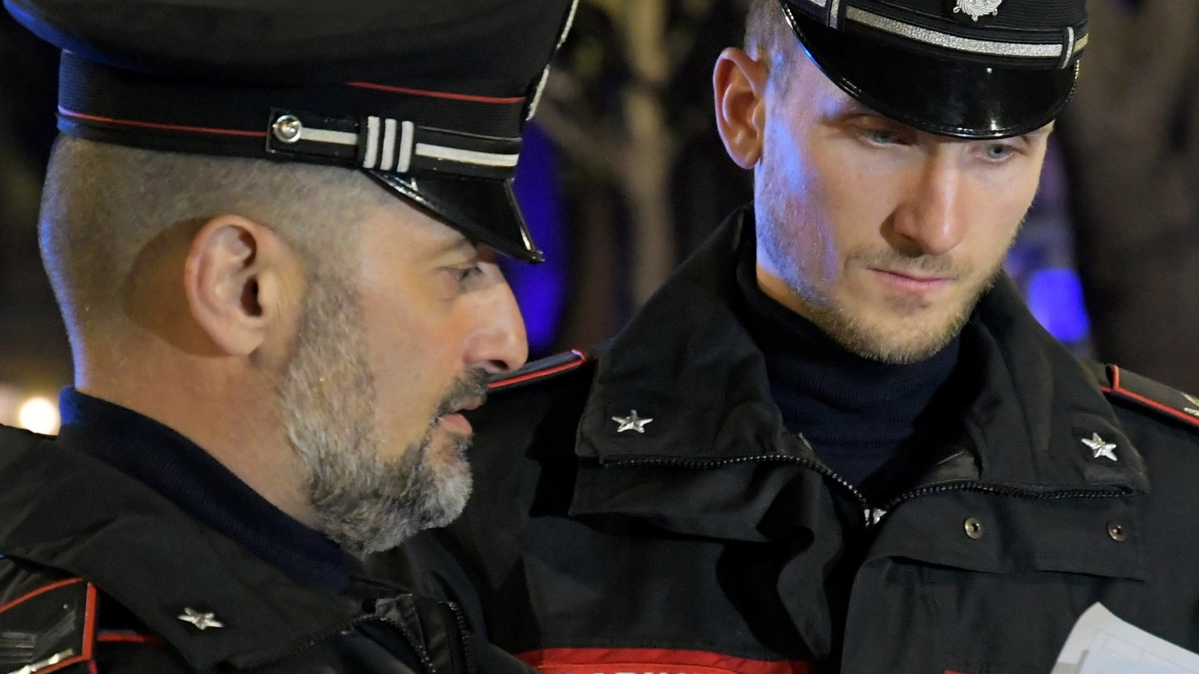 Sul colpo indagano i carabinieri Sul colpo indagano i carabinieri