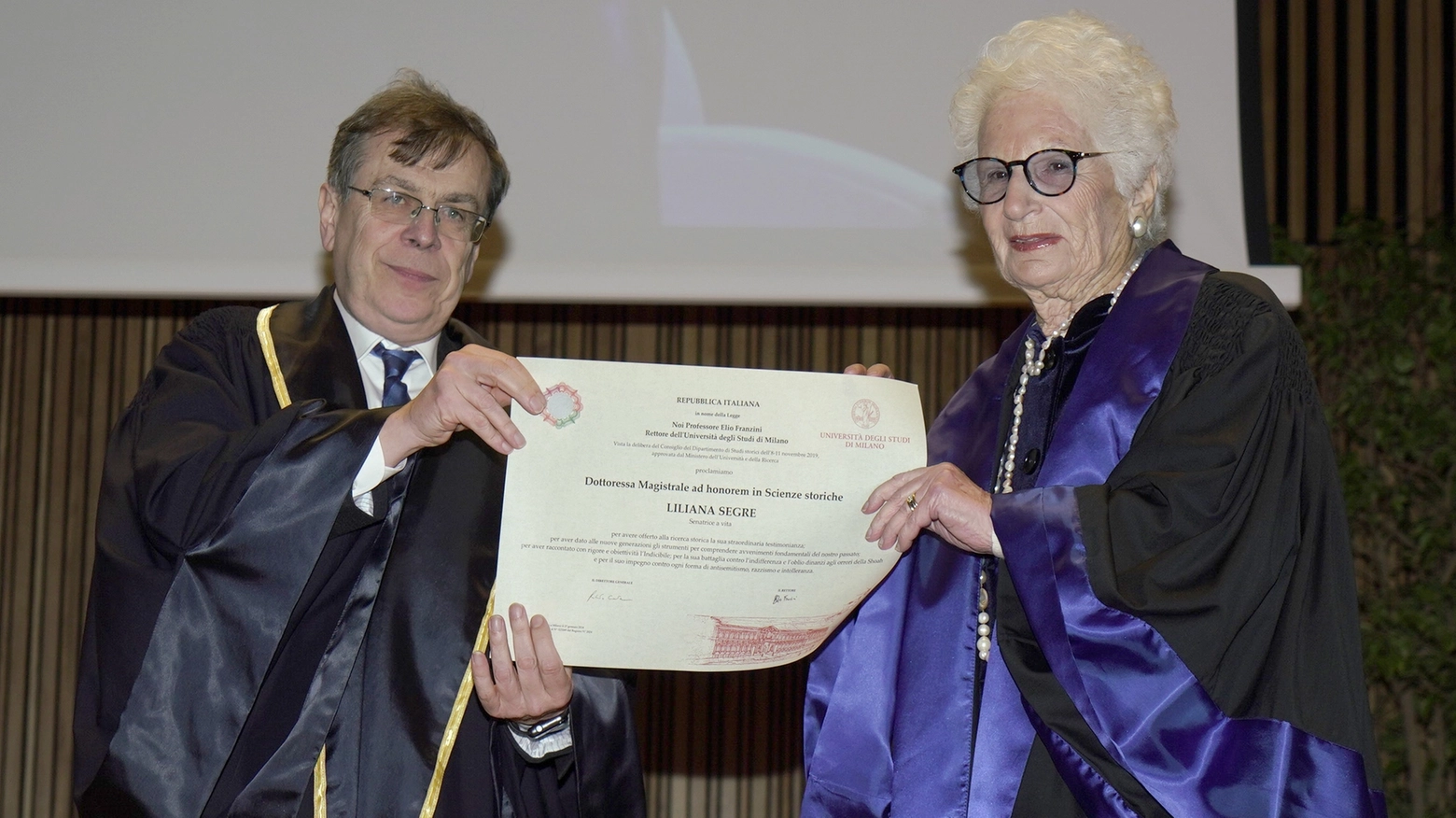 Elio Franzini consegna la laurea honoris causa a Liliana Segre