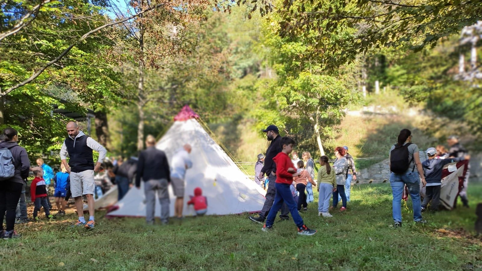 Insieme nella natura. Genitori e figli esploratori. Wild Camp tutto esaurito Insieme nella natura. Genitori e figli esploratori. Wild Camp tutto esaurito