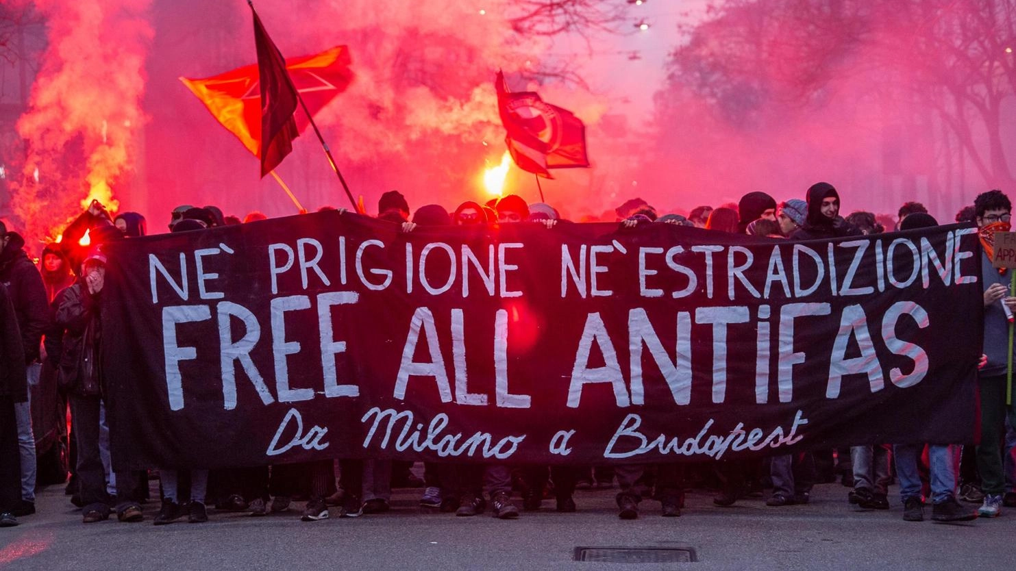 Gli anarchici a Città Studi: "Liberate Ilaria e Gabriele"