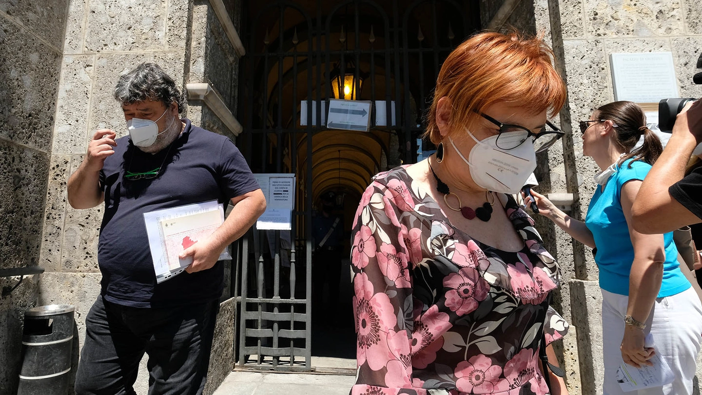 Siria Trezzi e Roberto Imberti all'uscita del tribunale di Monza 