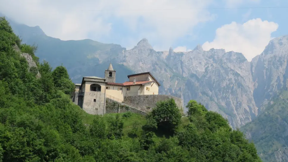 La chiesa di Santa Maria sopra Olcio a Mandello