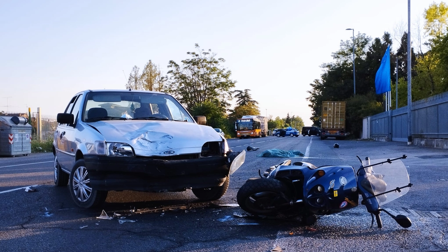 Incidente a Voghera tra auto e scooter