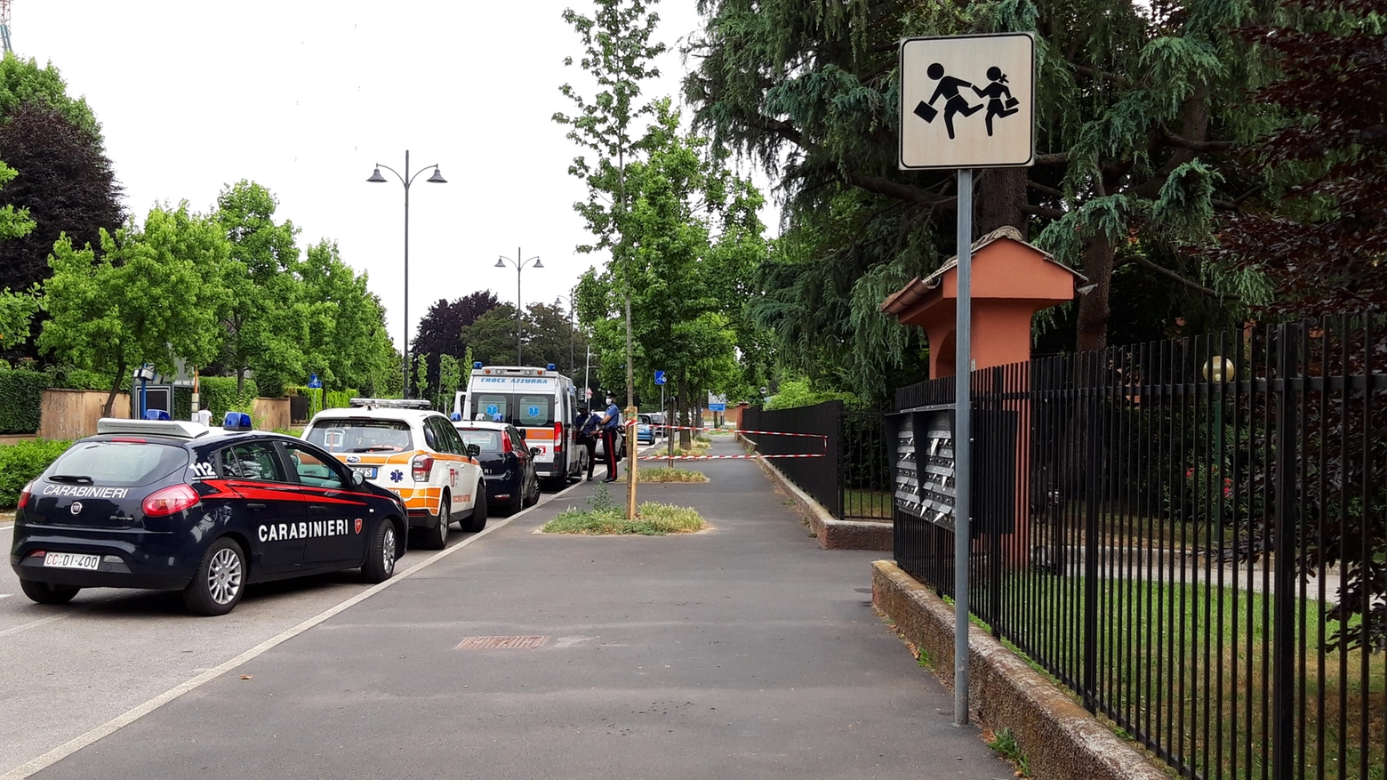 Femminicidio ad Arese, i carabinieri sul posto Femminicidio ad Arese, i carabinieri sul posto