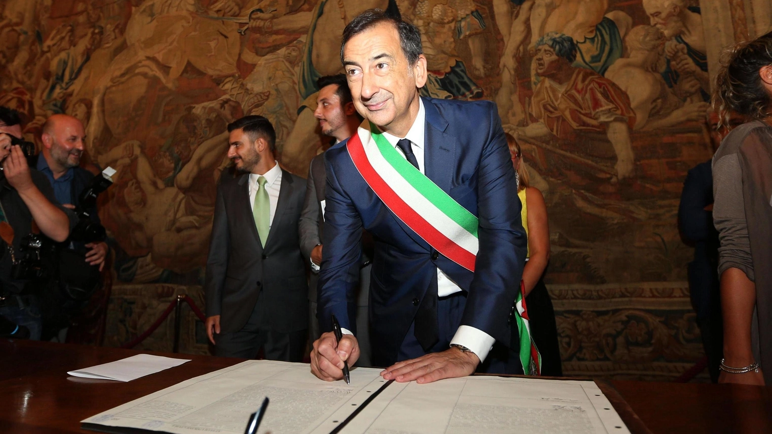 Ok al genitore biologico  Milano vince una battaglia  Riprende la trascrizione  dei figli di due papà