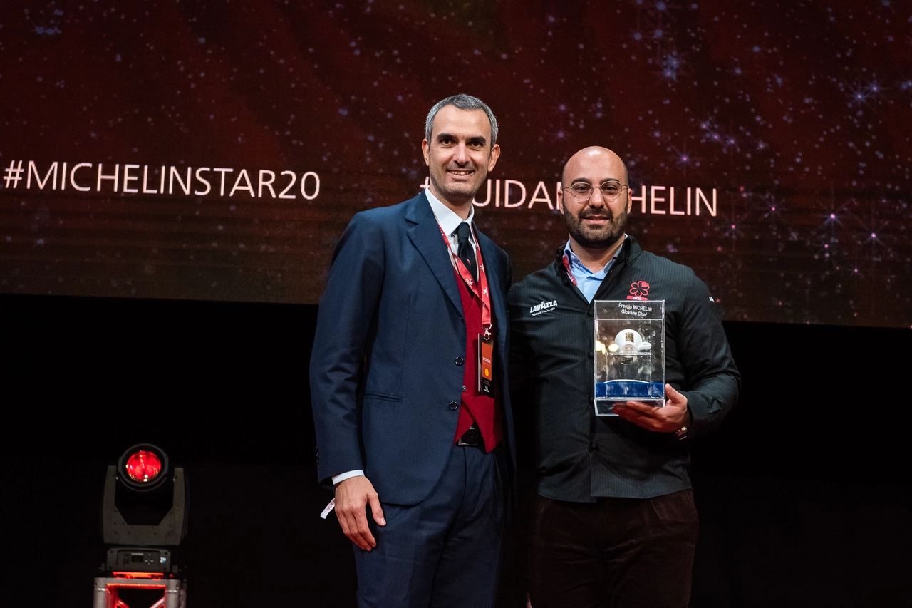 Davide Puleio con il premio Giovane Chef 