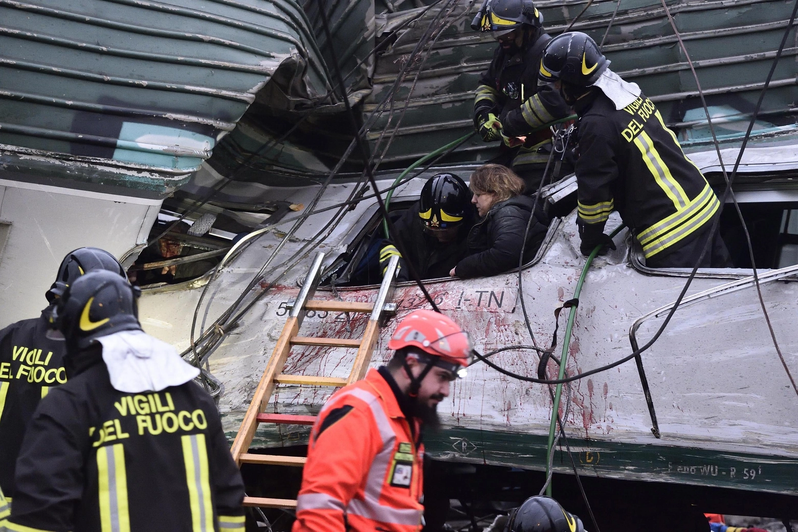 Treno deragliato nel Milanese