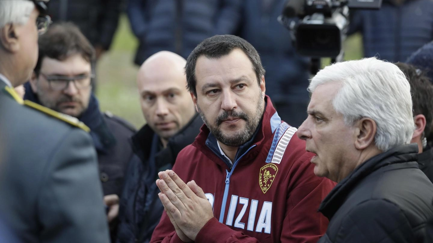 Il vicepremier Salvini affranto uscendo dalla discoteca della strage (Ansa)