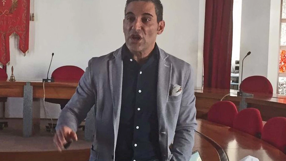 L’ex sindaco di Morbegno Andrea Ruggeri ha raccolto le lamentele di diversi genitori