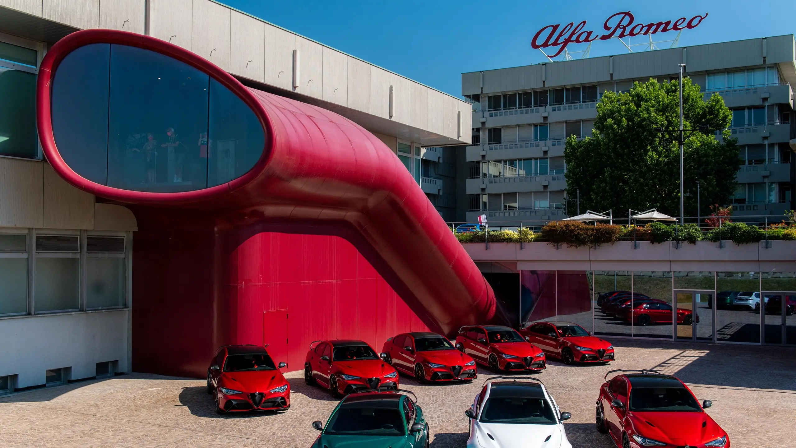 Alfa si tinge di rosso per il 111° anniversario