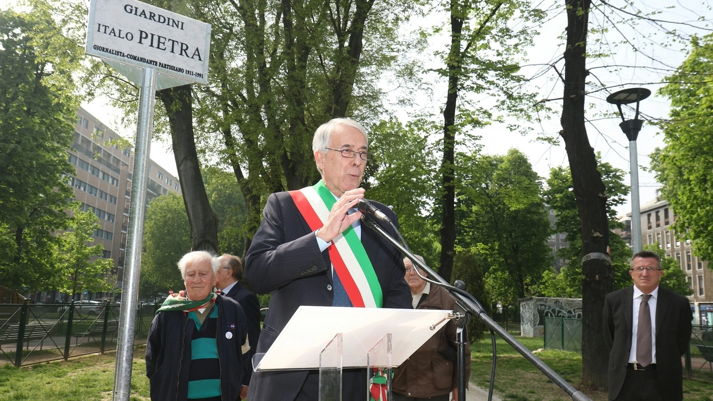 Il sindaco Pisapia intitola il giardino a Italo Pietra