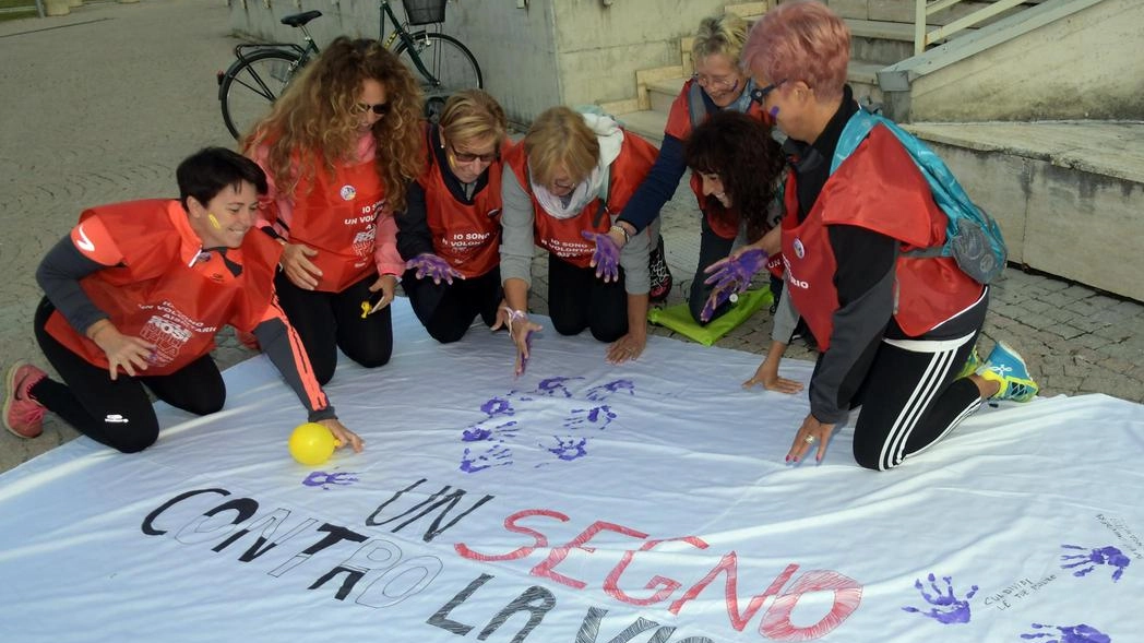 "Non sentirti mai sola". Arte (e krav maga) contro le violenze "Non sentirti mai sola". Arte (e krav maga) contro le violenze