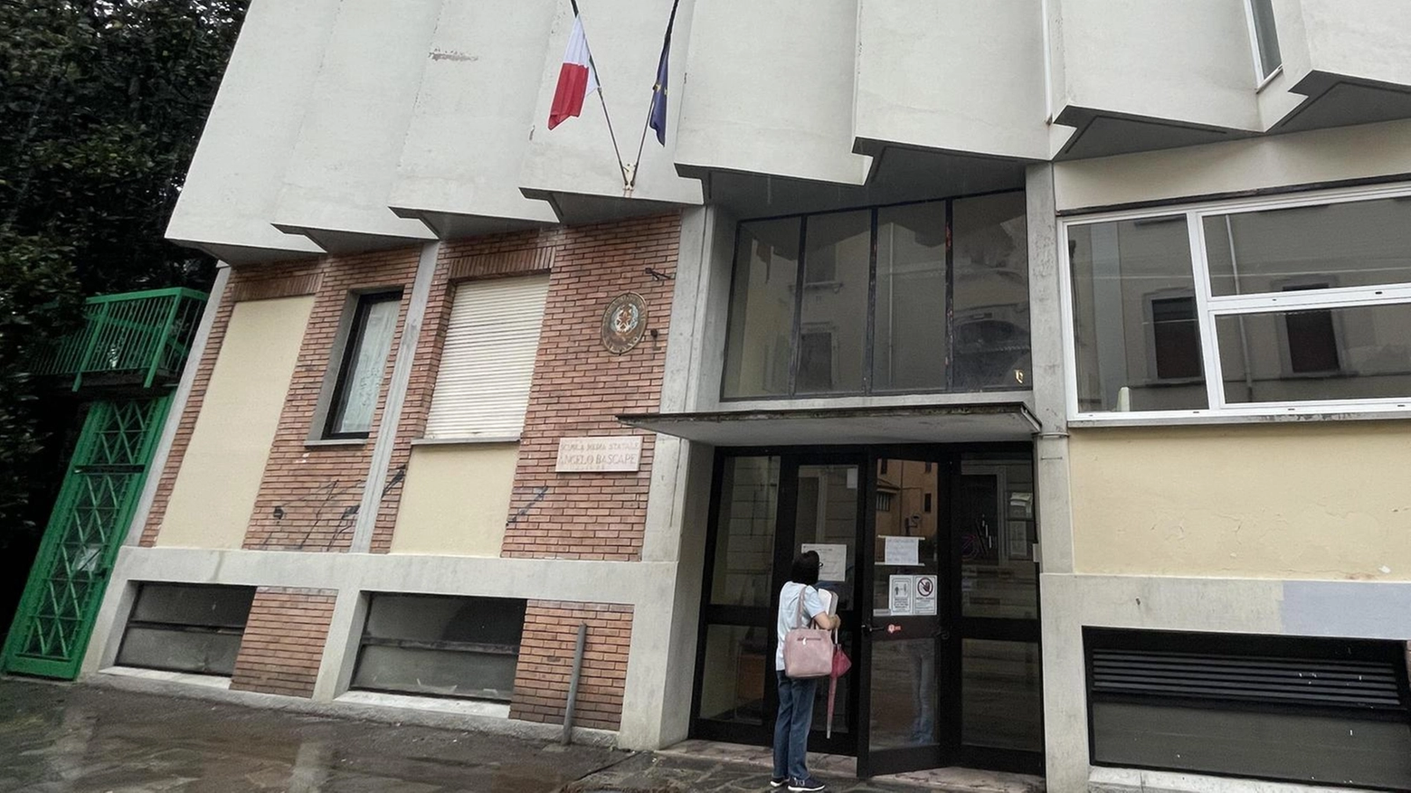 

Scuola Bascapè Saronno: inagibile per atto vandalico?
