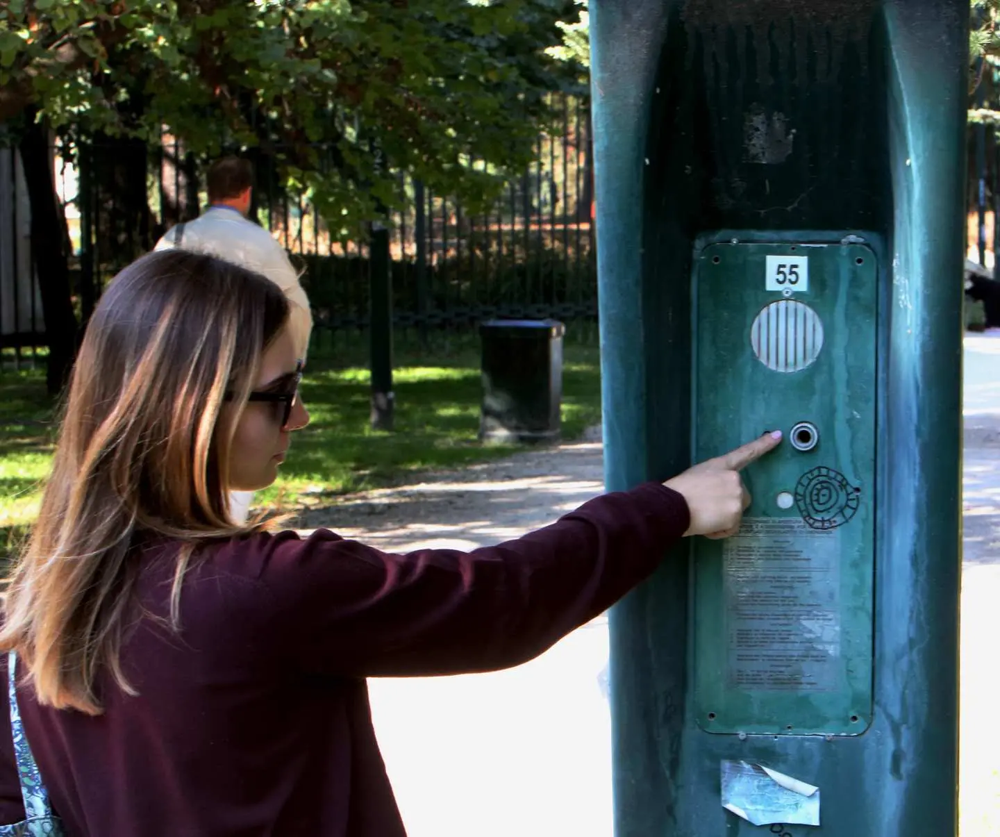 Milano, le colonnine "Sos" ormai non hanno più neppure i pulsanti
