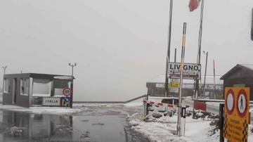 Maltempo in Valtellina, neve e vento: chiude il Passo della Forcola a Livigno