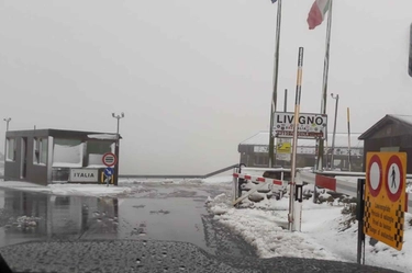 Maltempo in Valtellina, neve e vento: chiude il Passo della Forcola a Livigno