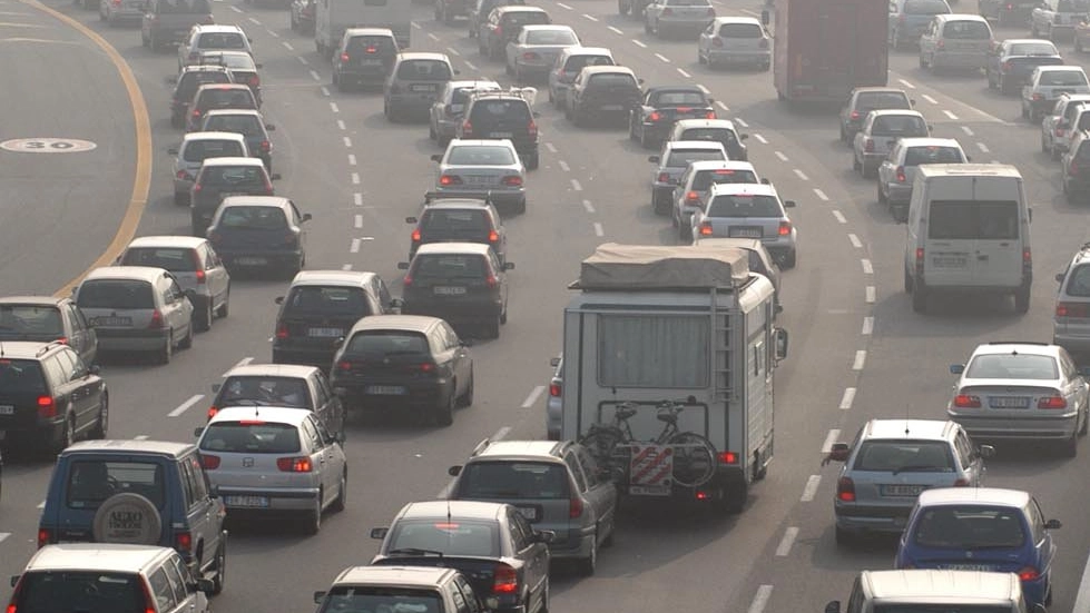 Auto in coda sull'A1 tra Lodi e Milano