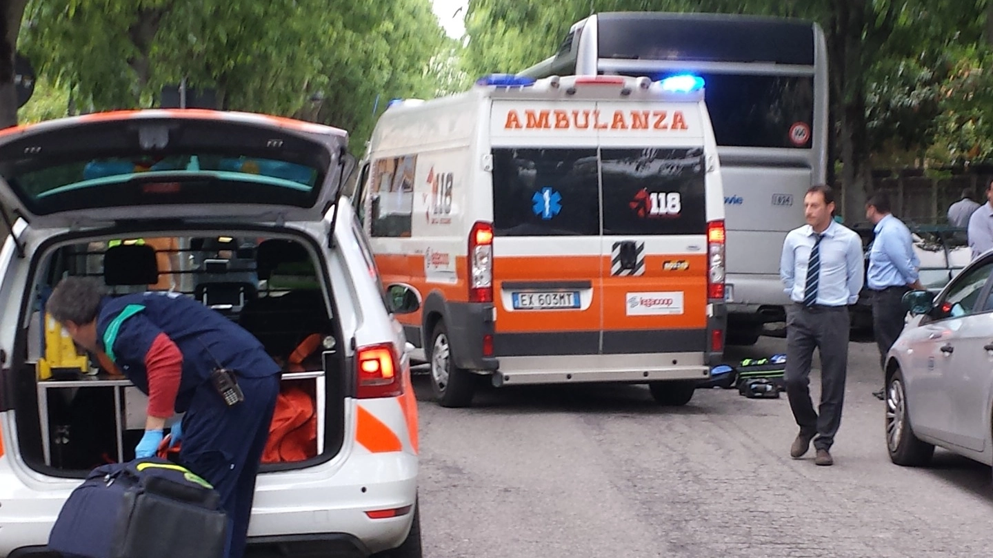 Ambulanza e auto medica (foto Radogna)