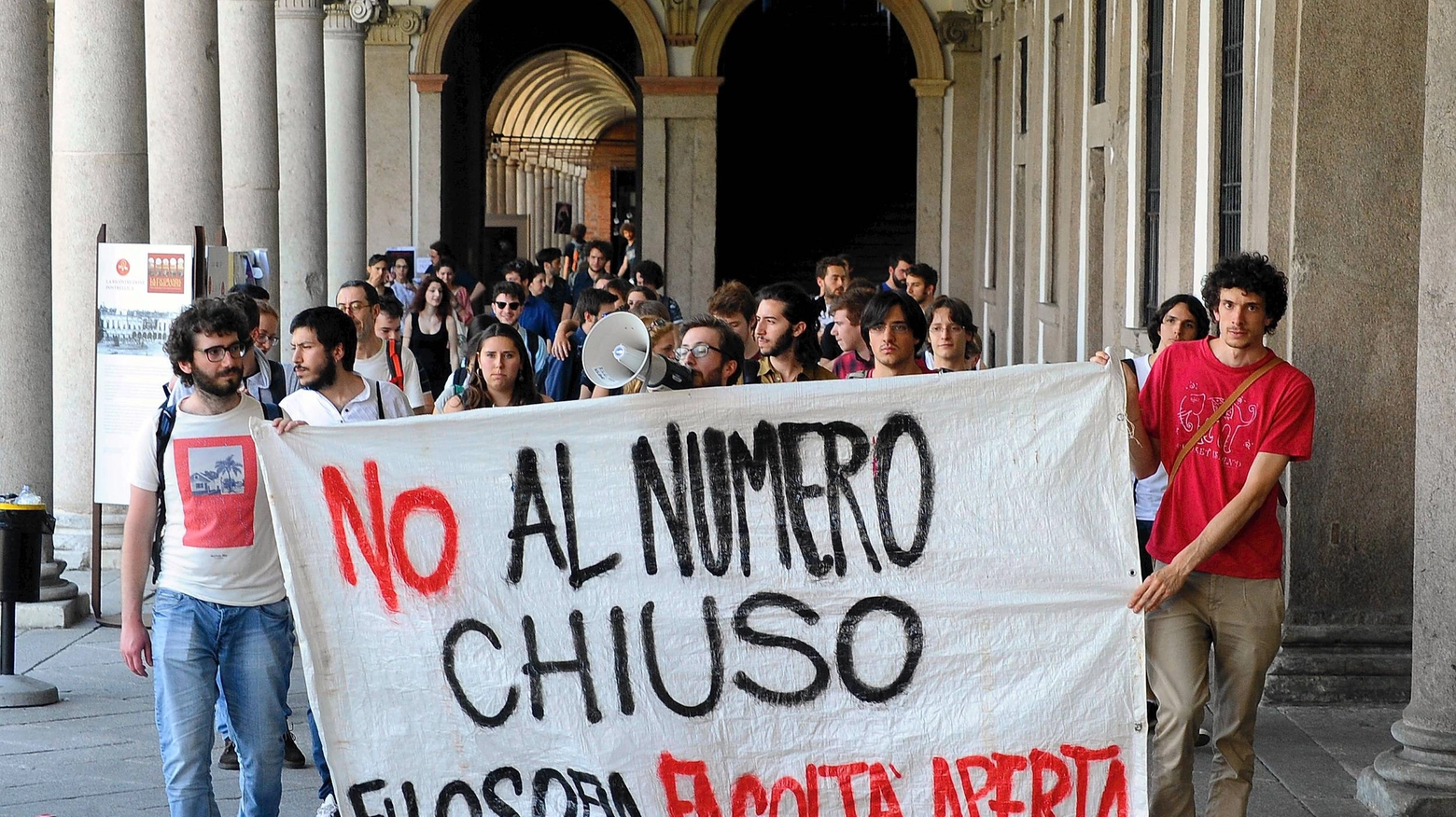 La protesta degli studenti (Fotogramma)