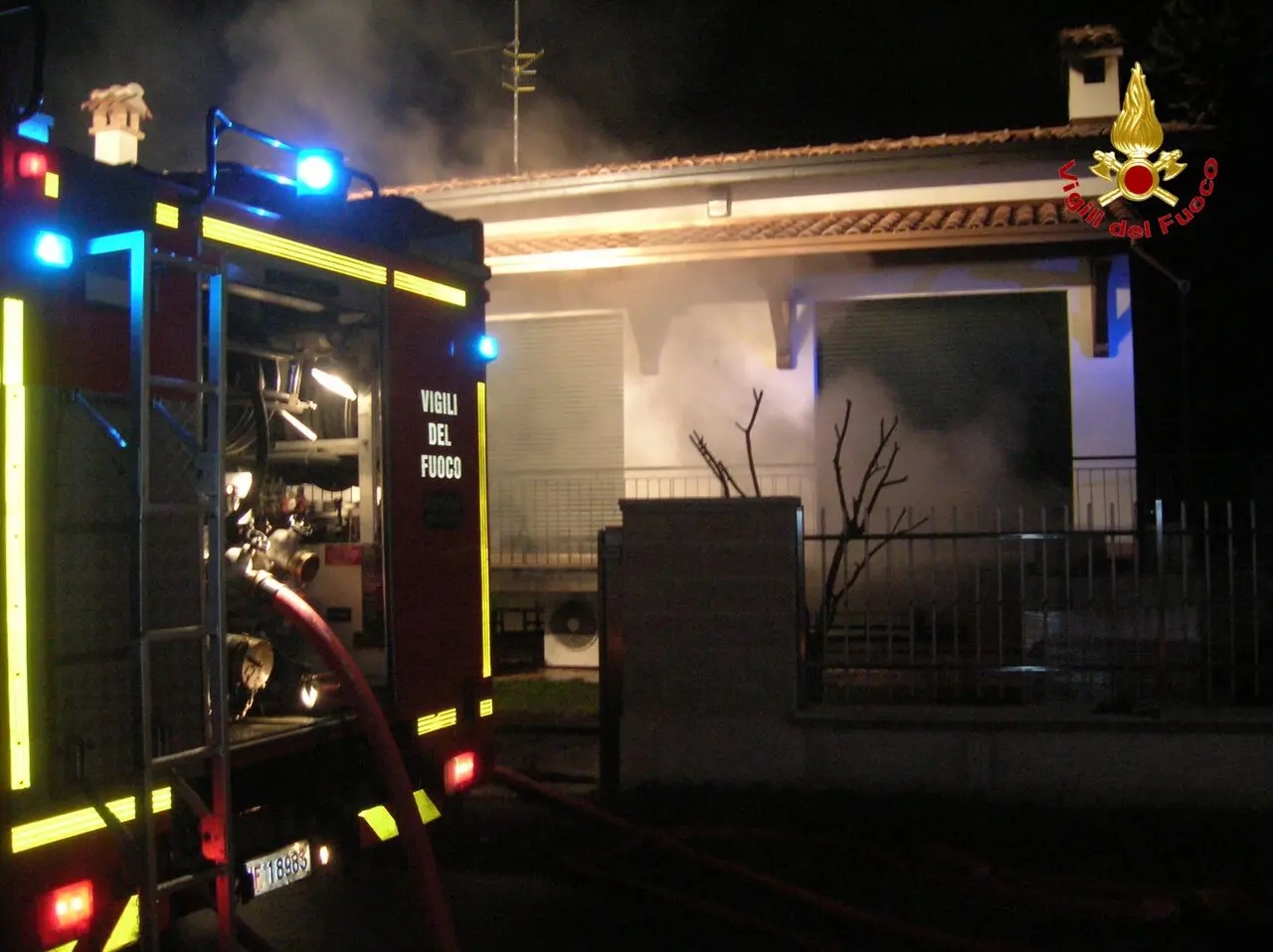 Gorla Minore, scoppia incendio in una villetta